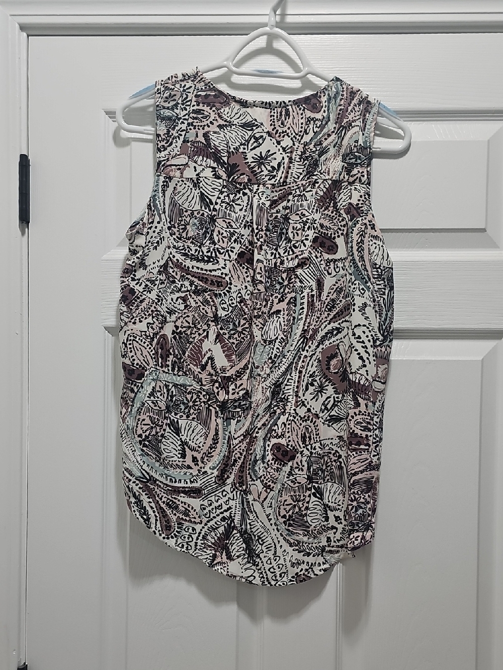Maurices White Paisley-Print Sleeveless Button Tank with Mauve Accents - Picture 3 of 3